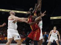 FB体育注册网址-拜仁战平AC米兰，范戴克梅开二度欧联杯：一场惊心动魄的对决