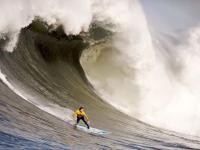 FB体育注册网址-德罗赞接管世界排名之战，马刺狂胜广东队彰显篮球无疆界