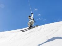 FB体育注册网址-骑士连续得分压制76人，布克在NBA季后赛接管比赛