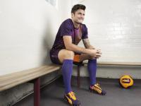 FB体育赛事-跨界奇迹，当萨拉赫的F1争冠引擎，点燃南非足球翻盘拜仁的传奇之夜