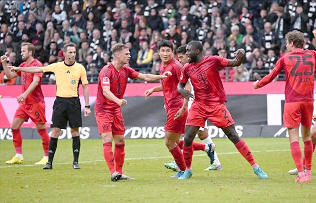 拜仁主场轻取法兰克福，德甲榜首稳坐宝座的简单介绍
