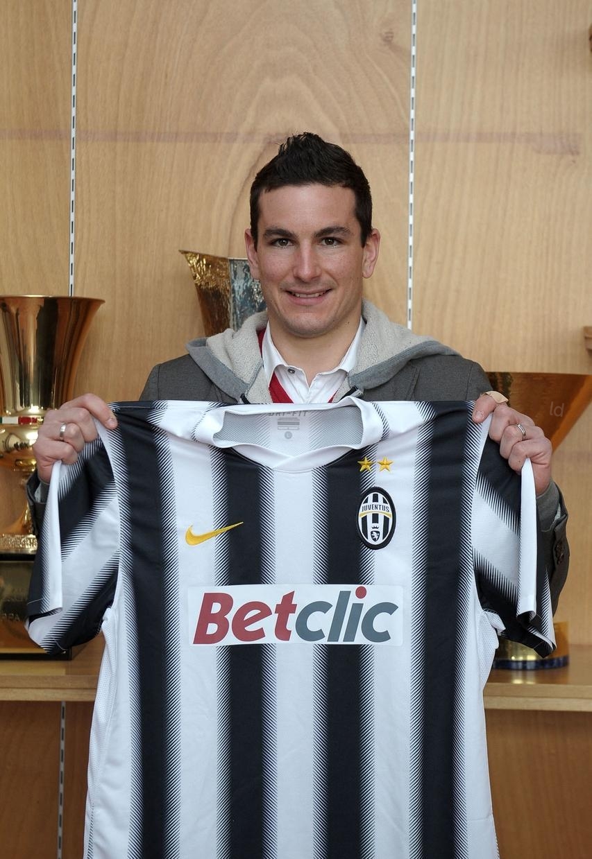 包含弗洛西诺内球员表现出色，受到赞誉的词条